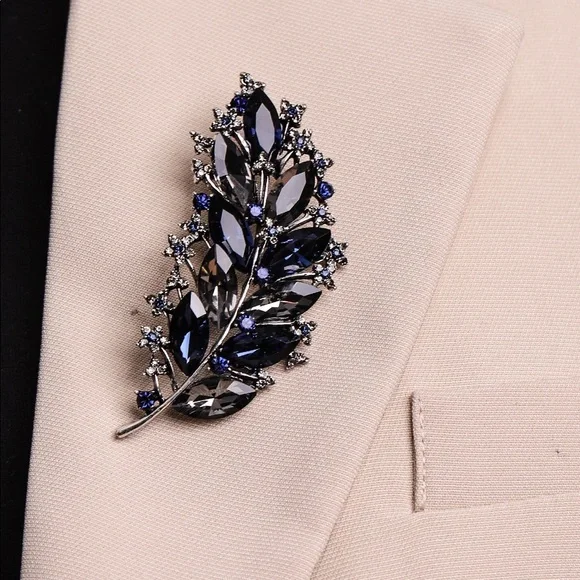 Brooch - Picture 2 of 2